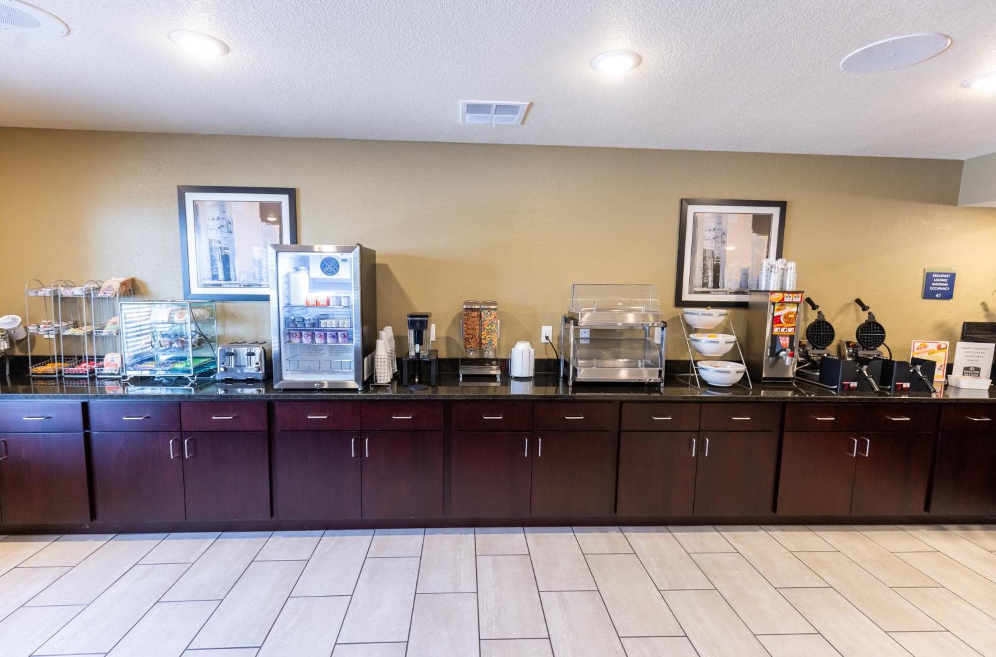 Cobblestone Inn & Suites - Winters エクステリア 写真