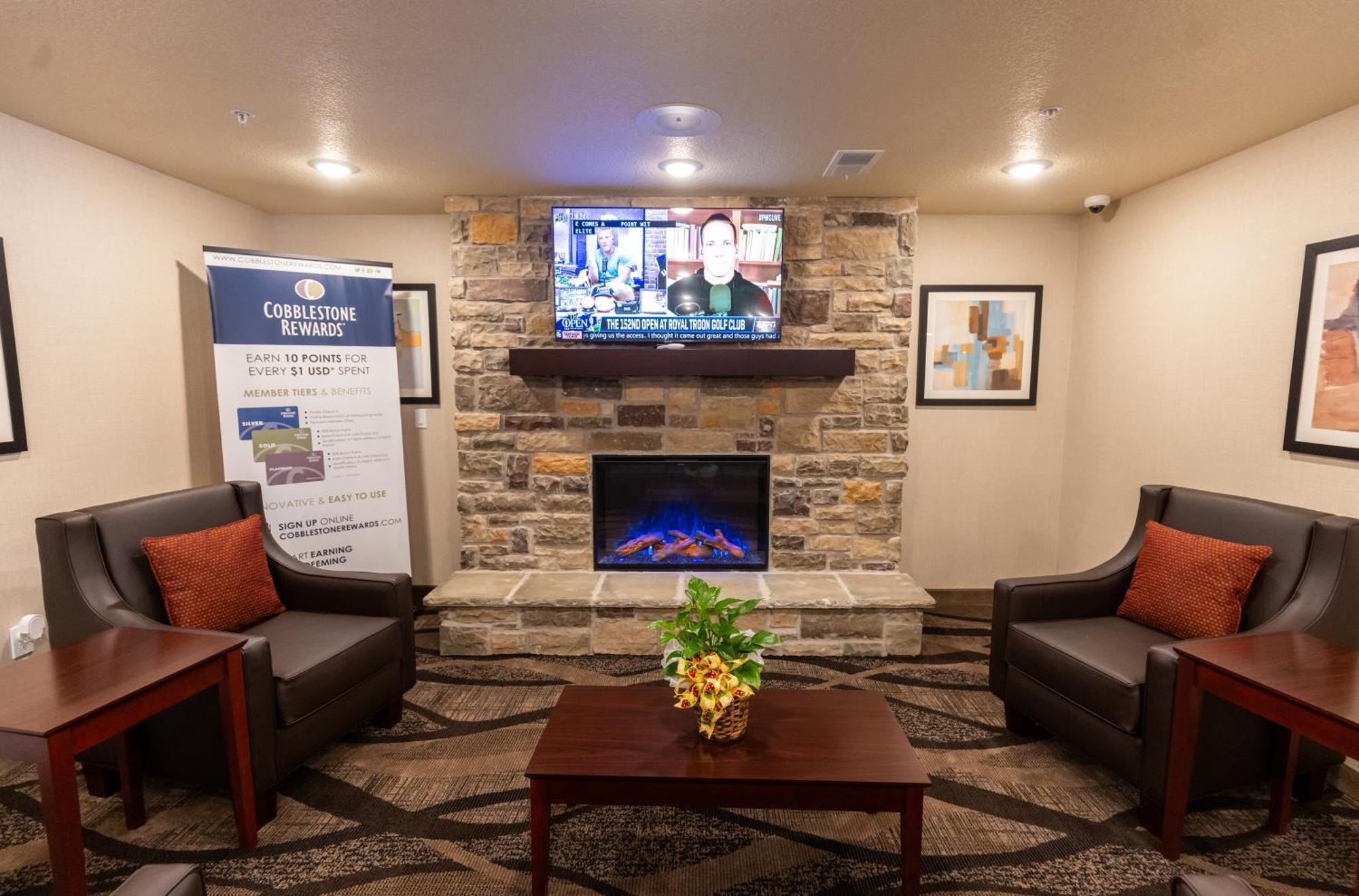 Cobblestone Inn & Suites - Winters エクステリア 写真