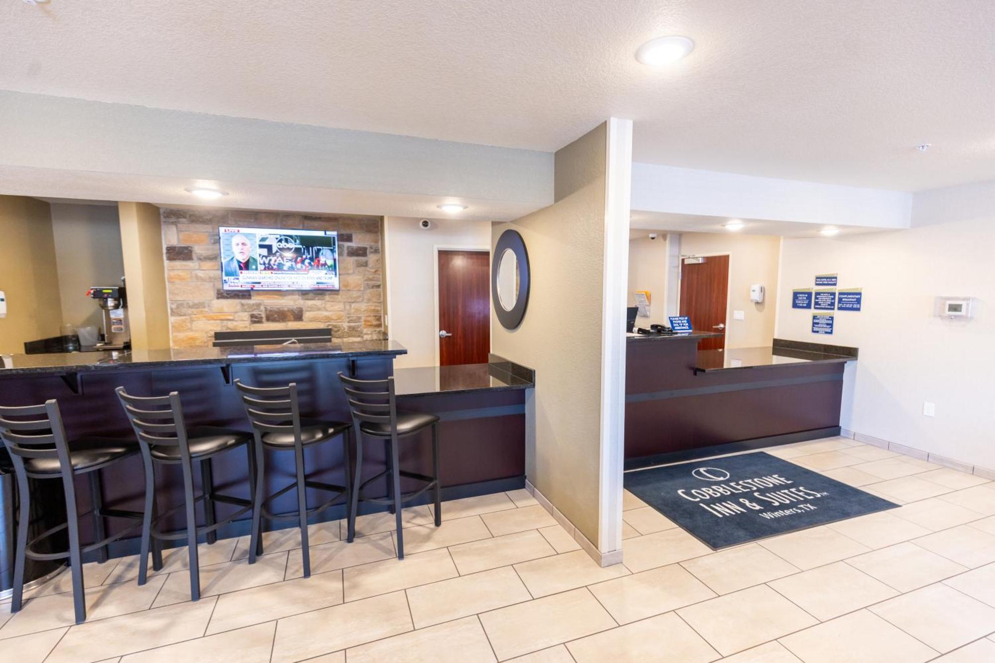 Cobblestone Inn & Suites - Winters エクステリア 写真