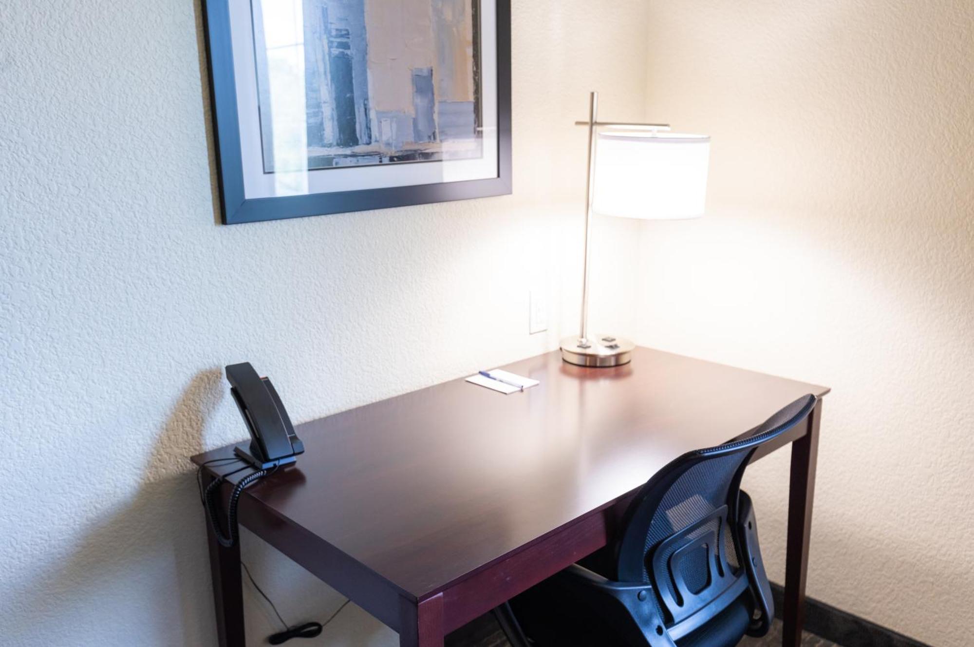 Cobblestone Inn & Suites - Winters エクステリア 写真