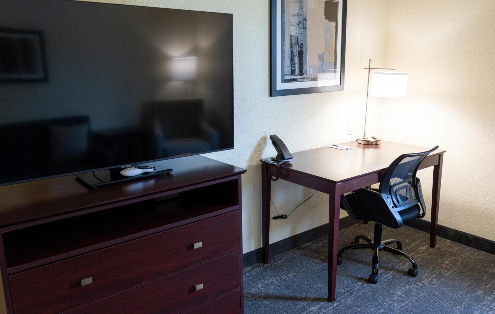 Cobblestone Inn & Suites - Winters エクステリア 写真