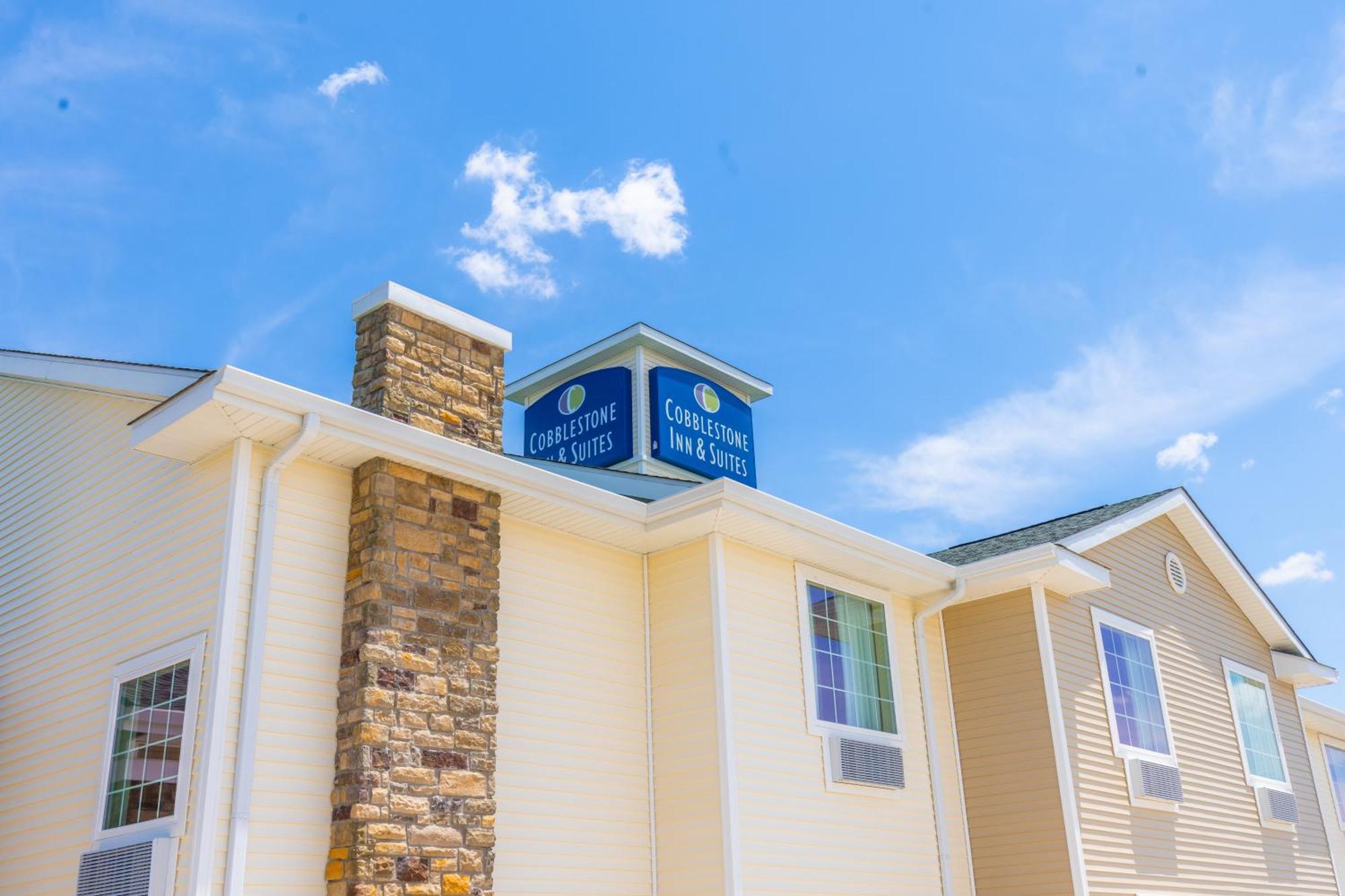 Cobblestone Inn & Suites - Winters エクステリア 写真