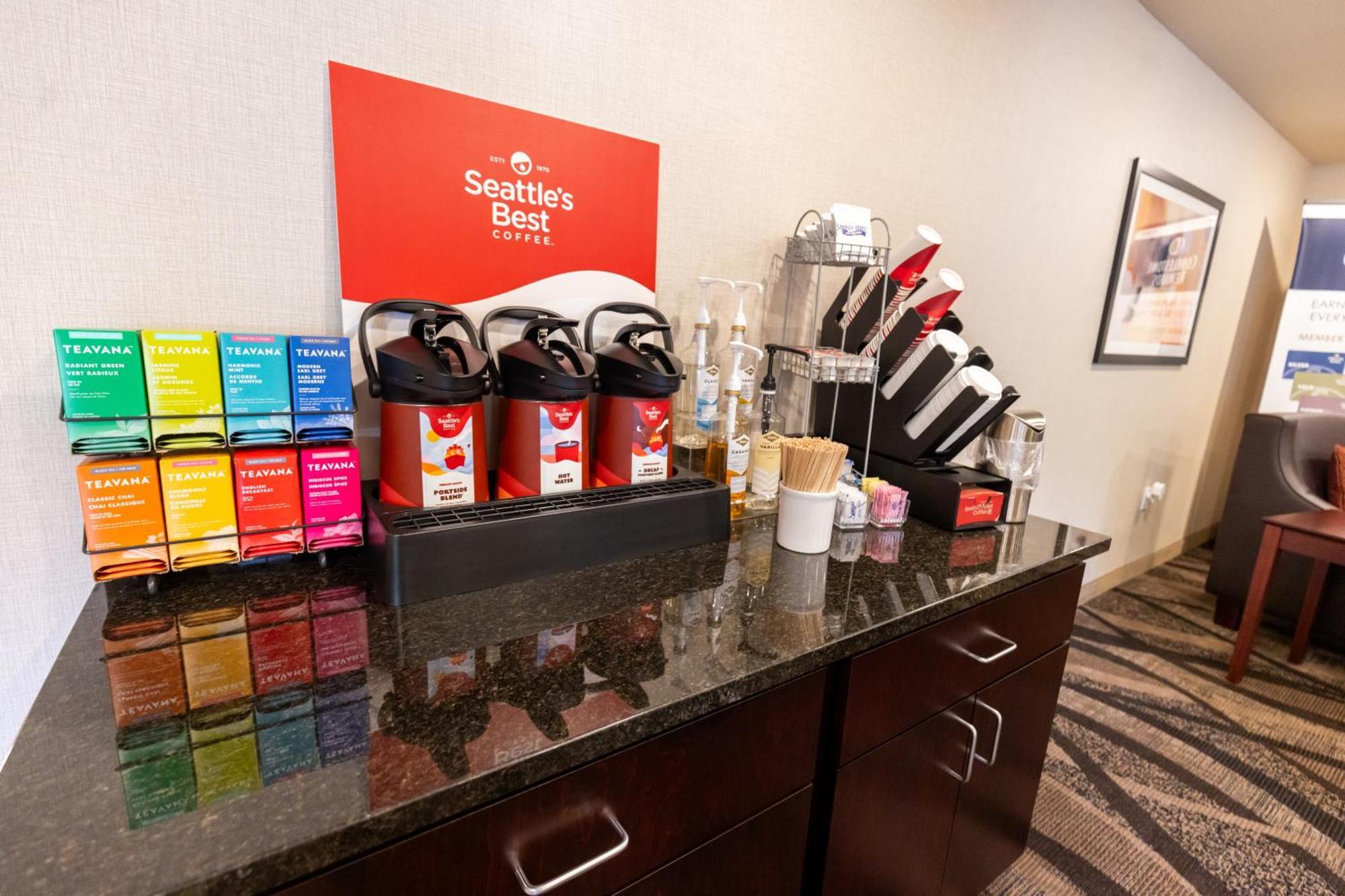 Cobblestone Inn & Suites - Winters エクステリア 写真