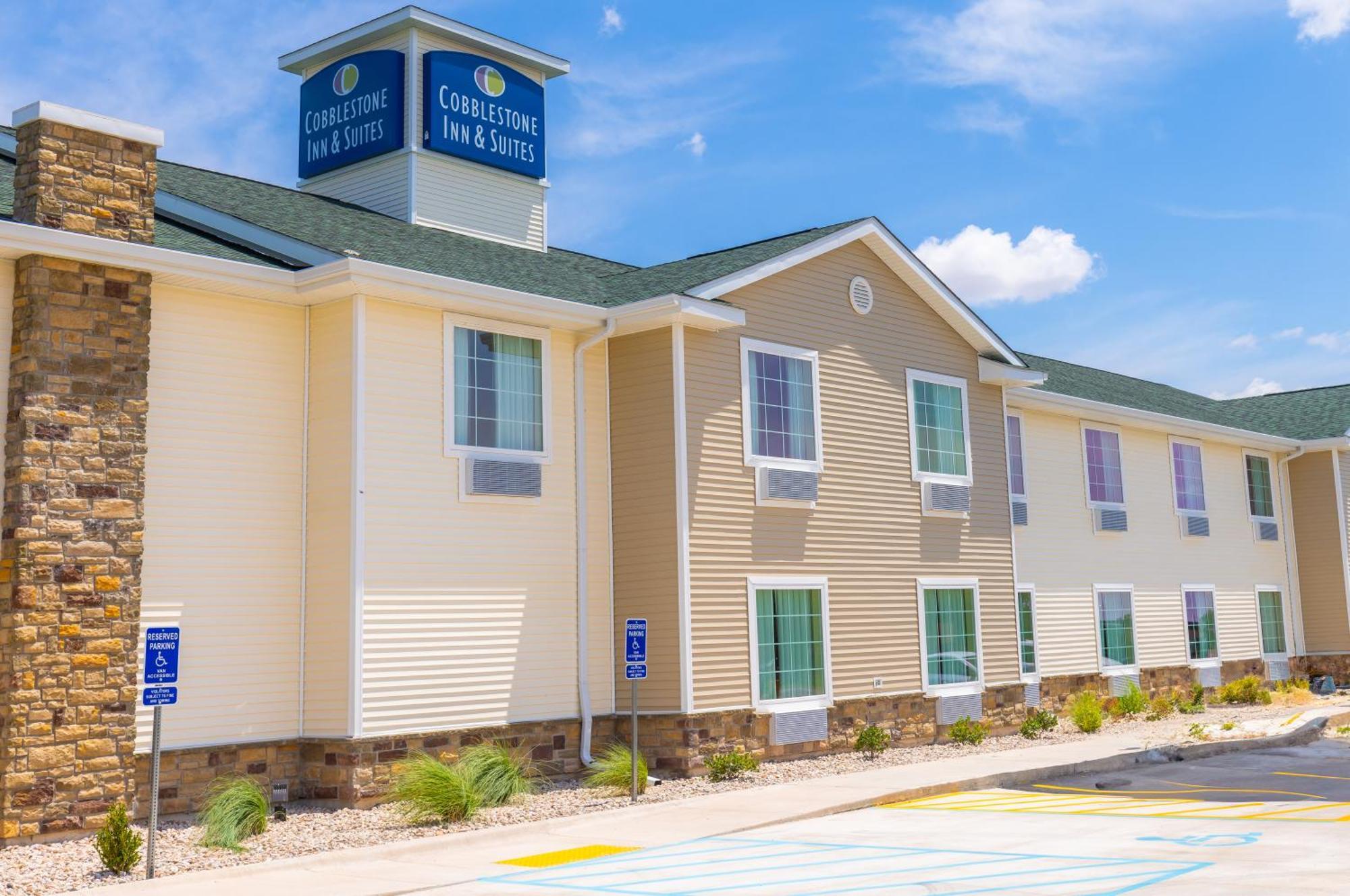 Cobblestone Inn & Suites - Winters エクステリア 写真