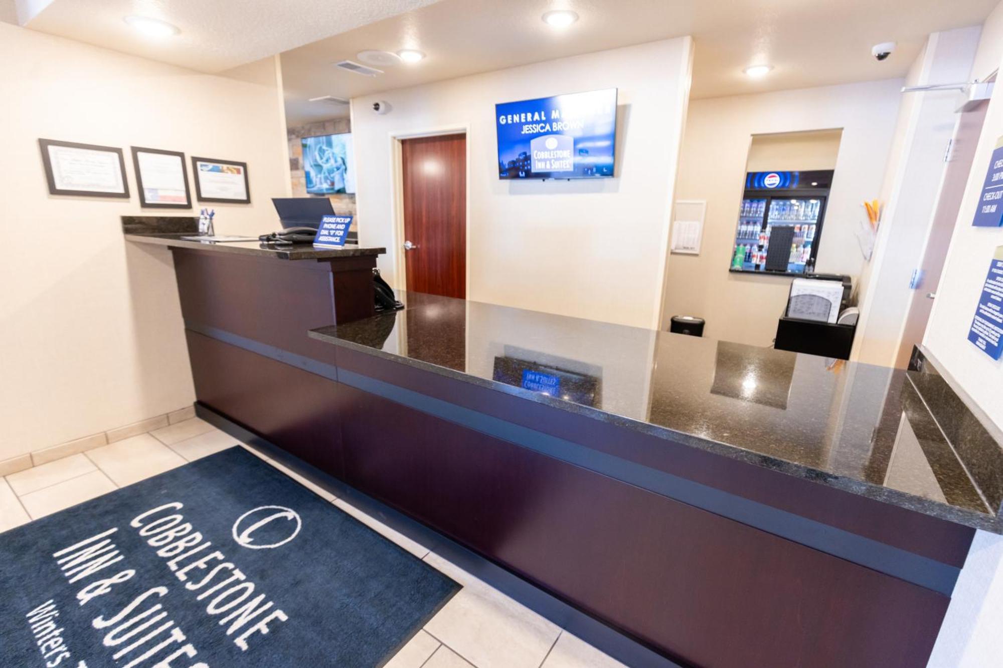 Cobblestone Inn & Suites - Winters エクステリア 写真