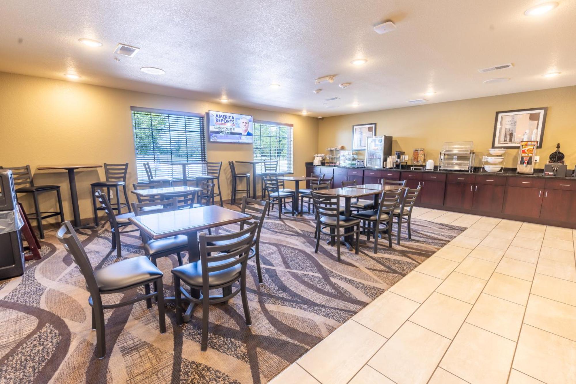 Cobblestone Inn & Suites - Winters エクステリア 写真