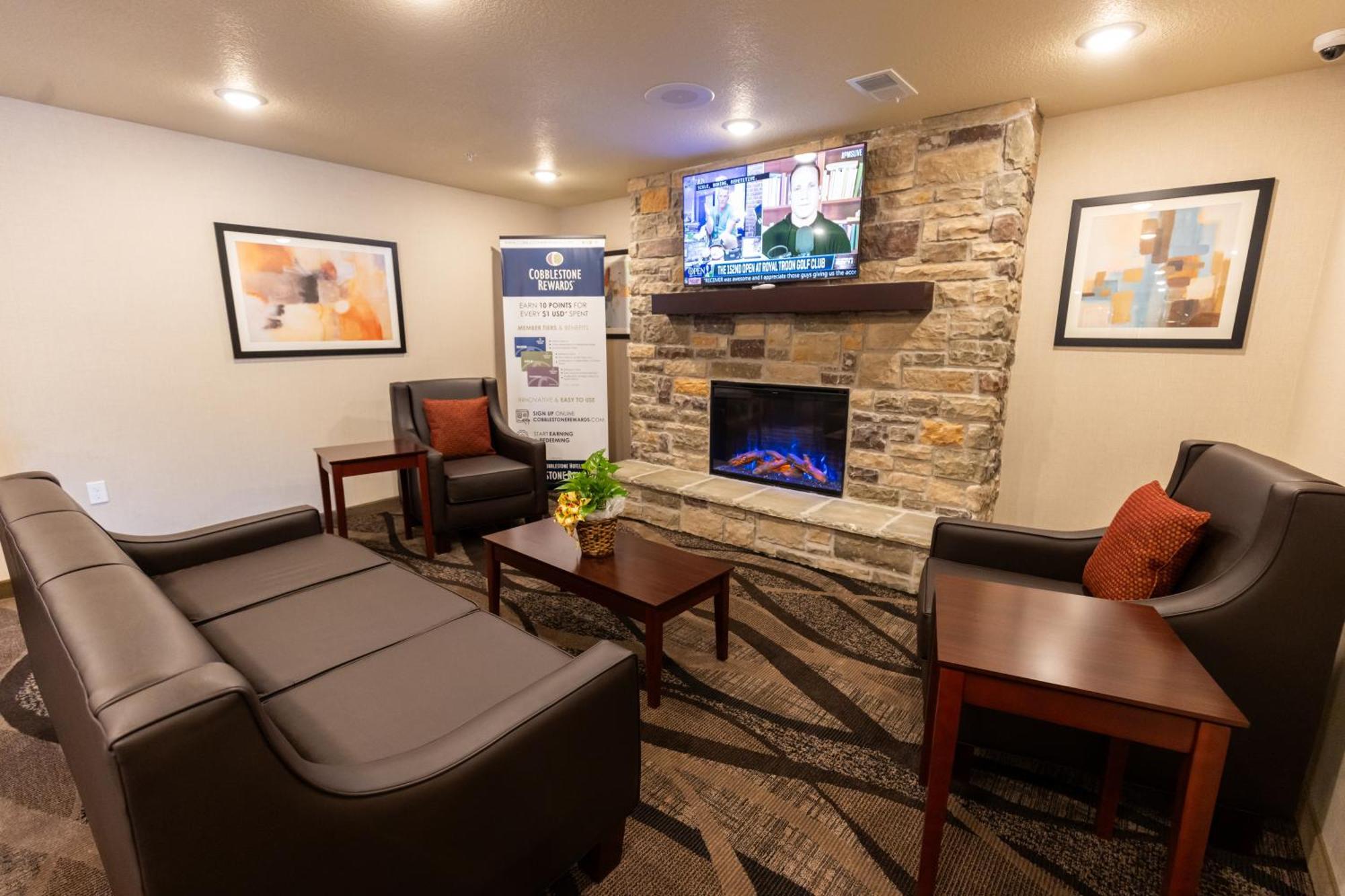 Cobblestone Inn & Suites - Winters エクステリア 写真
